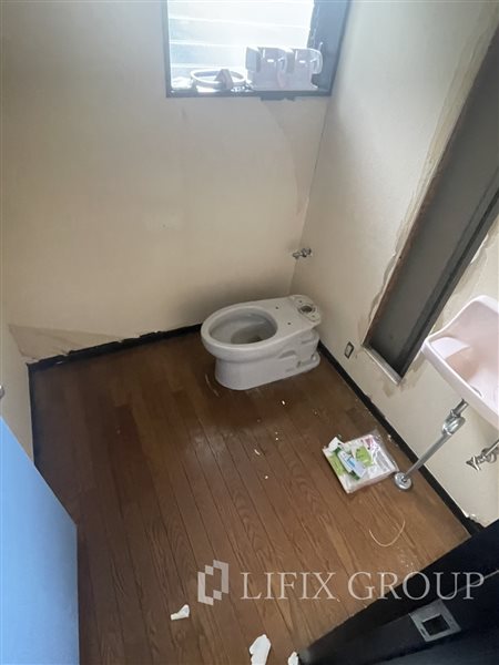 トイレ　内装工事中