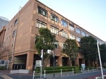 中学校　港区立港南中学校（中学校）まで452m