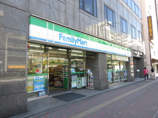 コンビニ　ファミリーマート巣鴨一丁目店（コンビニ）まで332m