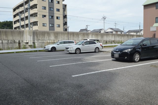 駐車場　室内洗濯機置き場