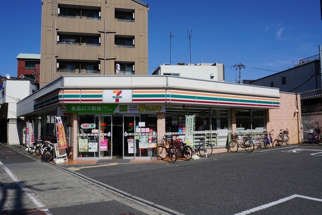 コンビニ　セブンイレブン　大阪岸里東1丁目店（コンビニ）まで136m
