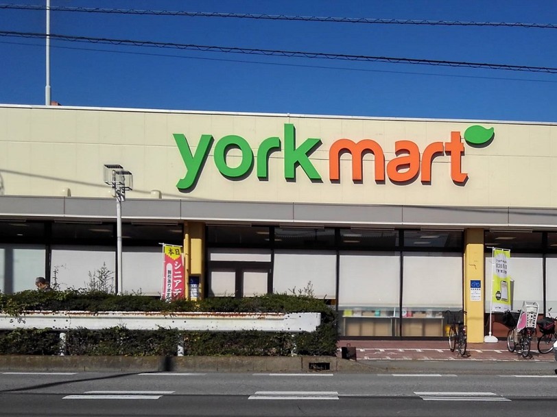 スーパー　ヨークマート芝前川店（スーパー）まで590m