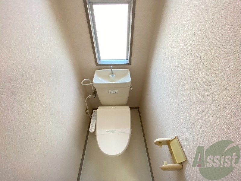 トイレ　トイレは温水洗浄便座で、とても快適にご利用いただけます。