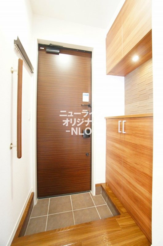玄関　シューズボックスと、帽子や鞄用のレールフックも付いています☆