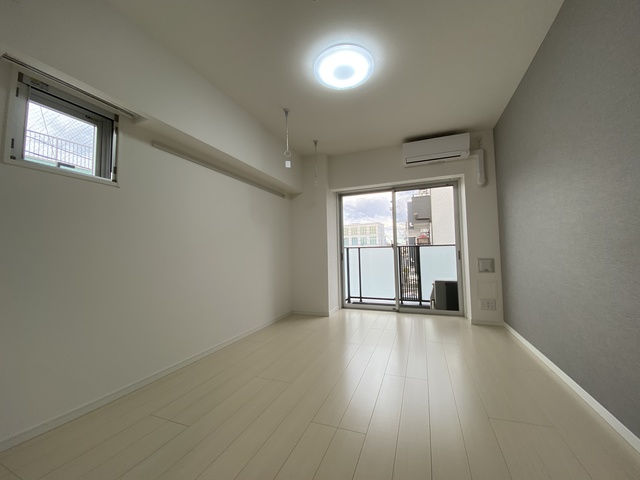居室・リビング　白色基調のモテ部屋です。