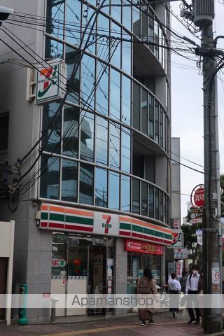 コンビニ　セブンイレブン（コンビニ）まで822m
