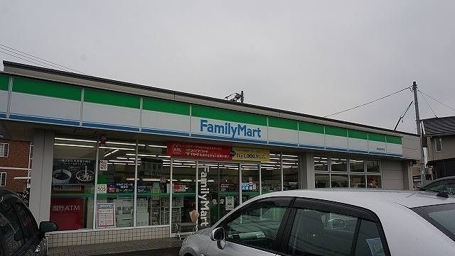 コンビニ　ファミリーマートさん（コンビニ）まで600m