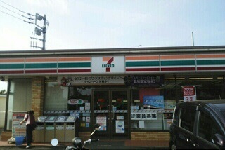 コンビニ　セブンイレブン（コンビニ）まで450m