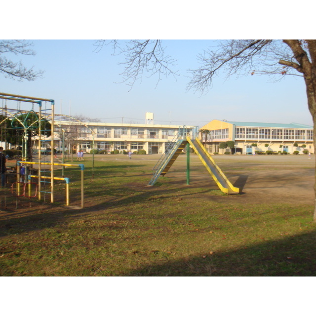 小学校　つくば市立葛城小学校（小学校）まで472m