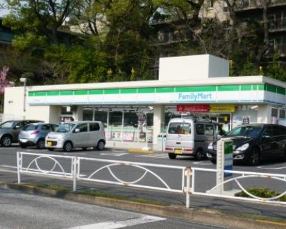 コンビニ　ファミリーマート用賀の杜店（コンビニ）まで282m