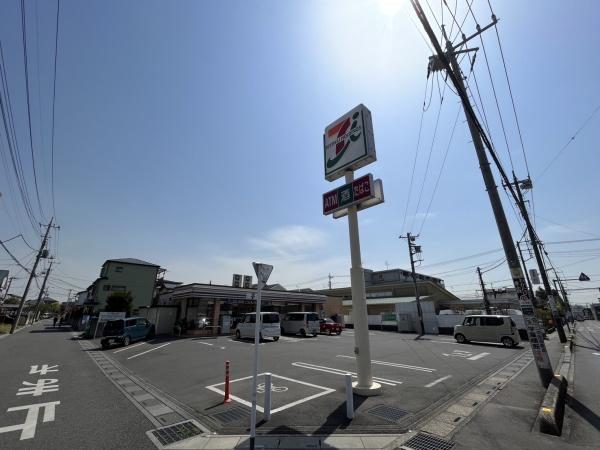 コンビニ　セブンイレブン（コンビニ）まで311m