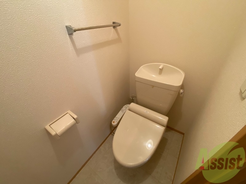 トイレ　トイレはこちらのウォシュレット付きになりますね。