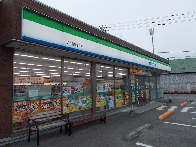 コンビニ　ファミリーマート伊予農高通店（コンビニ）まで500m