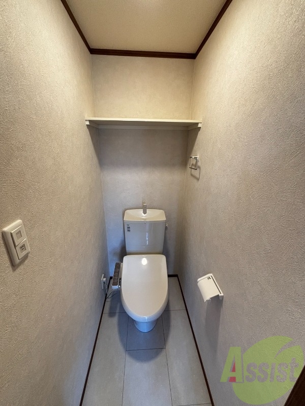 トイレ　トイレはウォシュレット機能付きです。安心して使用できますね。