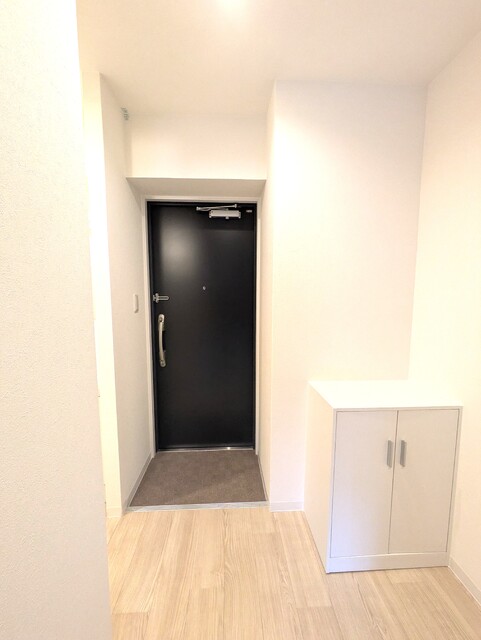 玄関　同物件の別部屋のお写真です。ご参考までに御覧ください。