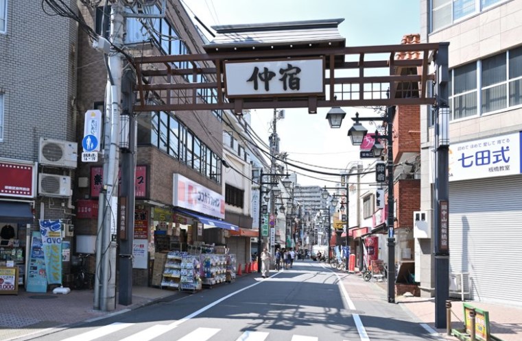 ショッピングセンター　仲宿商店街（ショッピングセンター）まで389m