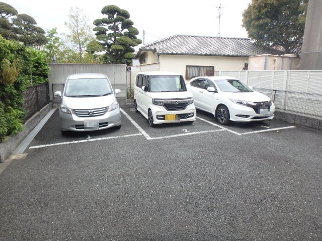 駐車場　駐車場