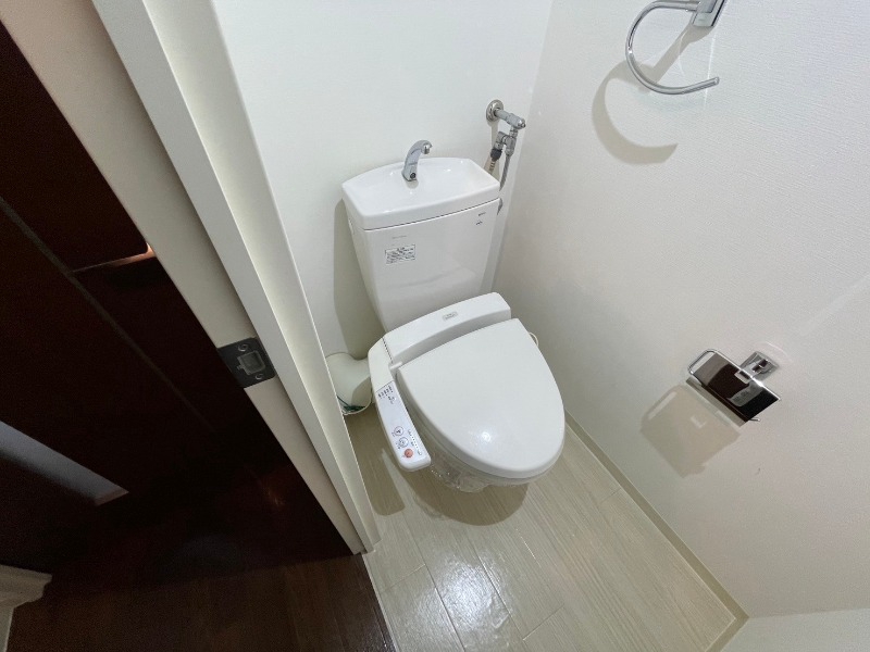 トイレ　ウォシュレット機能がついたトイレ。安心して使用できますね。