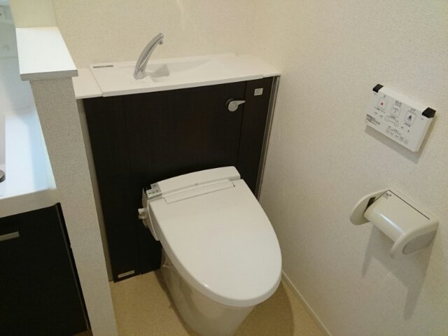 トイレ　落ち着いたトイレです