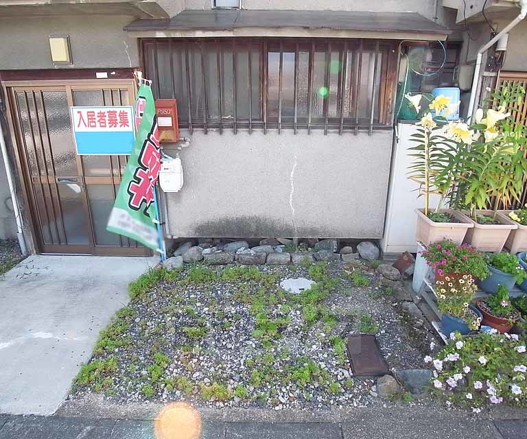 その他共有部分　建物前のスペース。