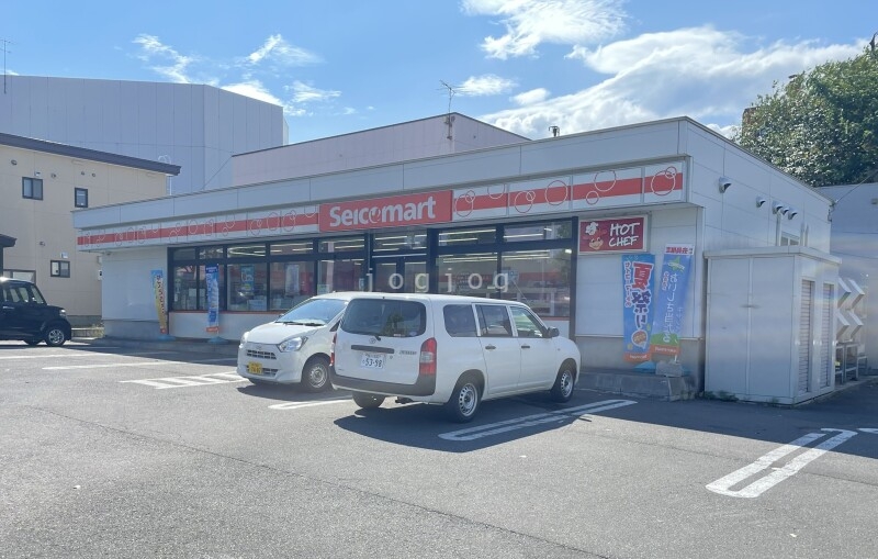 コンビニ　セイコーマート旭川8条通店（コンビニ）まで136m