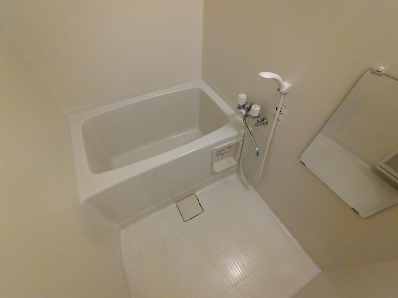 バス・シャワールーム　お風呂です。ゆっくりお風呂につかるのも体に良いですね！