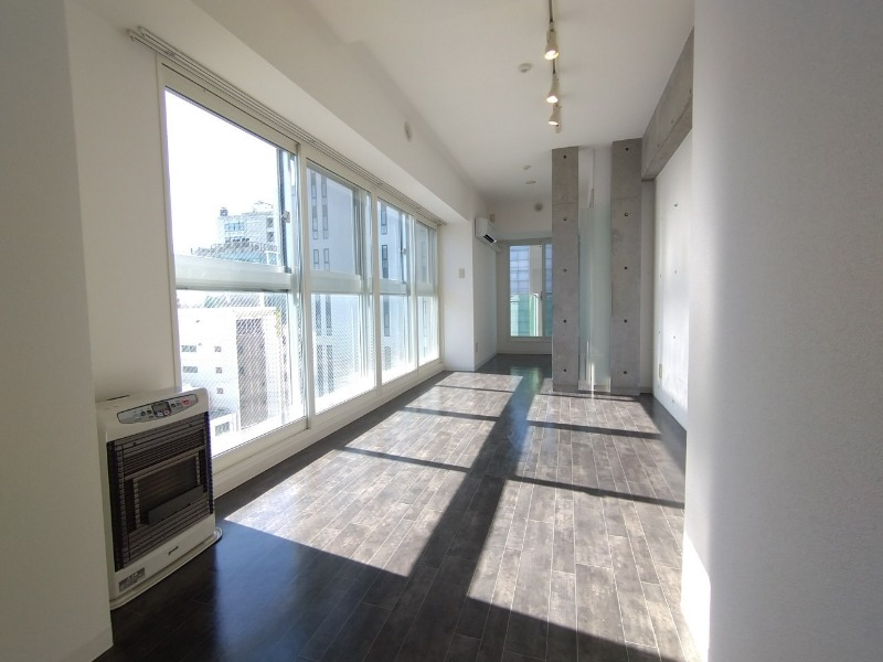 居室・リビング　広くてキレイなお部屋が広がっていて、充実した生活が送れそう。
