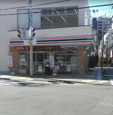 コンビニ　セブンイレブン（コンビニ）まで318m