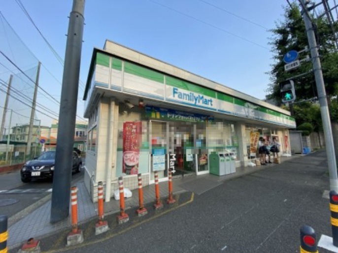 コンビニ　ファミリーマート ニック片倉店（コンビニ）まで1216m