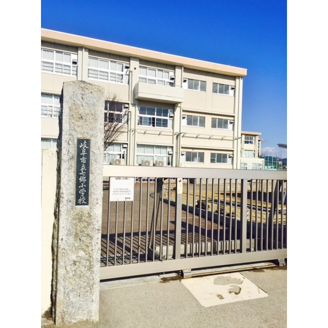 小学校　七郷小学校　　４８（小学校）まで1010m