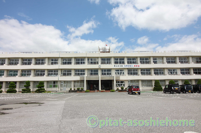 中学校　長浜市立浅井中学校（中学校）まで739m
