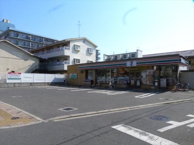 コンビニ　セブンイレブン（コンビニ）まで595m