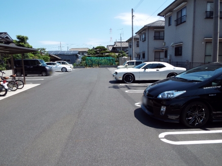 駐車場　駐車場があるので、車を買う予定の方も安心です