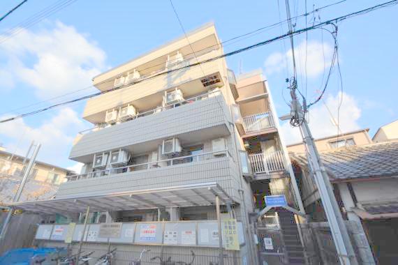 建物外観　どこか懐かしさを感じさせてくれる暖かみのある建物です。
