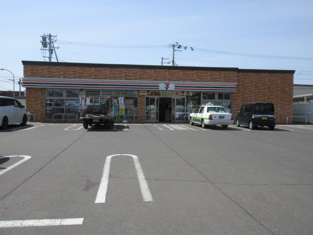 コンビニ　セブンイレブン帯広東4条南店（コンビニ）まで774m