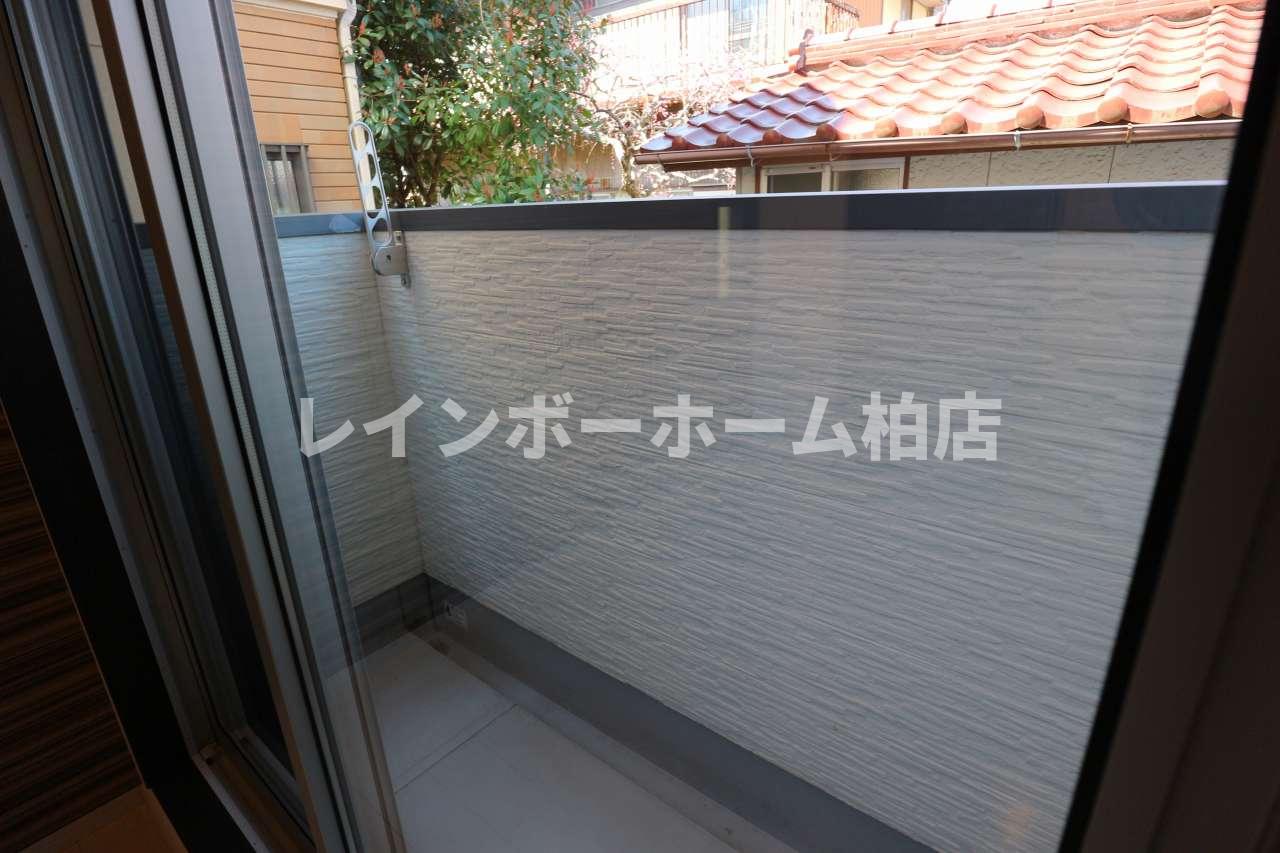 バルコニー　お洗濯にも便利なバルコニー付き