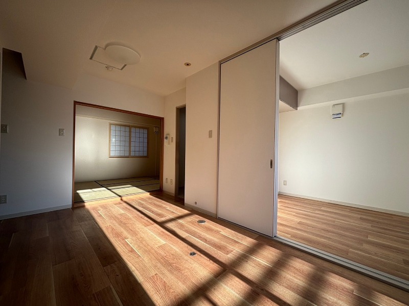 居室・リビング　広くてキレイなお部屋が広がっていて、充実した生活が送れそう。