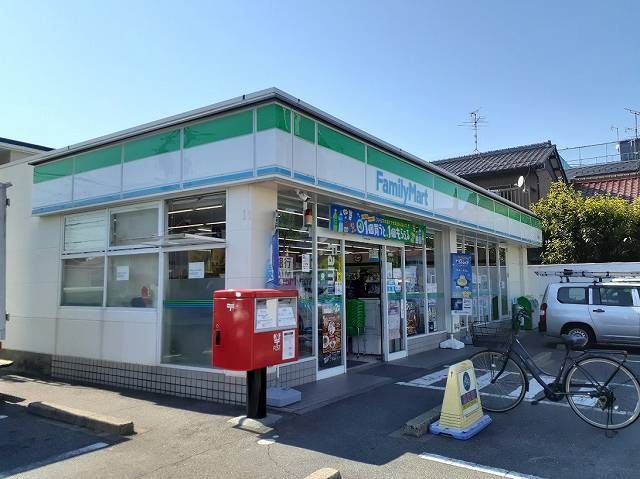 コンビニ　ファミリーマート（コンビニ）まで350m