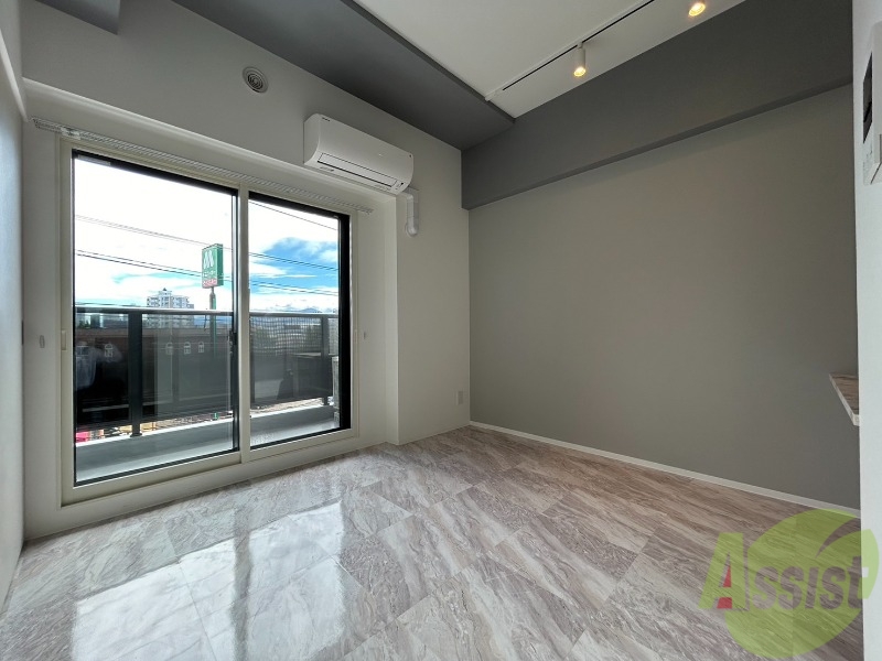 居室・リビング　白を基調とした明るい印象のお部屋になっています！