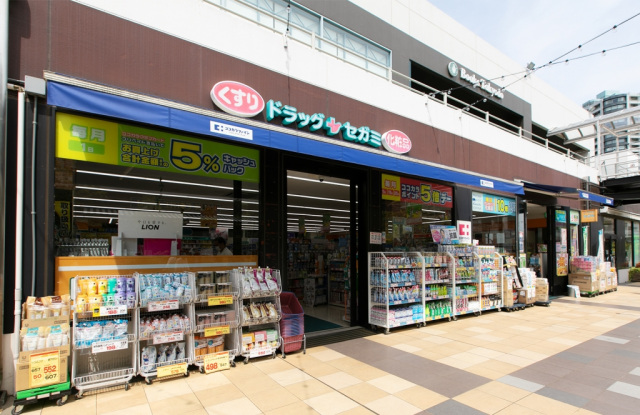 ドラックストア　ドラッグセガミトナリエふじみ野店（ドラッグストア）まで374m