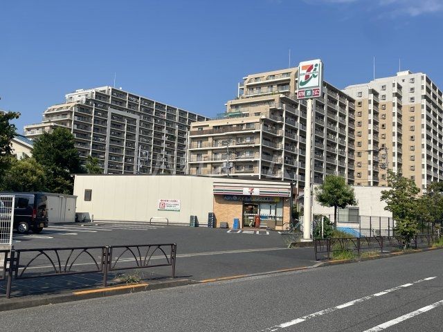 コンビニ　セブンイレブン　新宿６丁目（コンビニ）まで610m