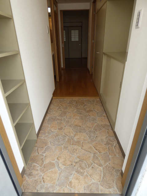 玄関　別部屋のお写真です。ご参考までに！