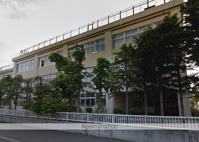 中学校　新川西中（中学校）まで457m