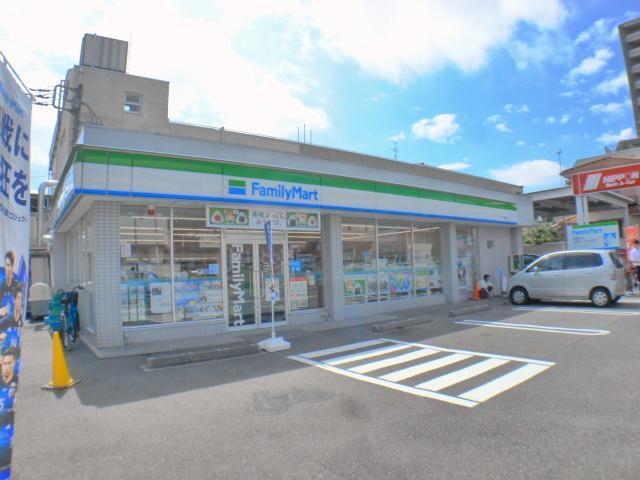 コンビニ　ファミリーマート（コンビニ）まで100m