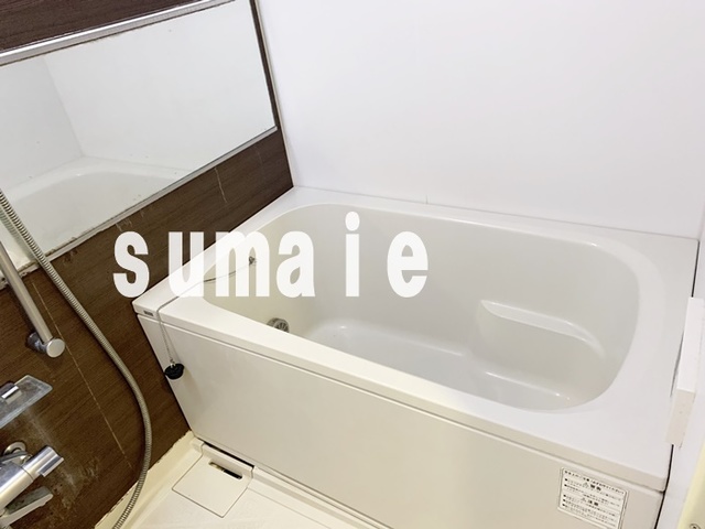 バス・シャワールーム　バスルーム。