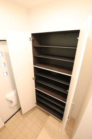収納　シューズボックス