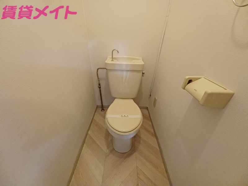 トイレ　同物件別室反転タイプ画像