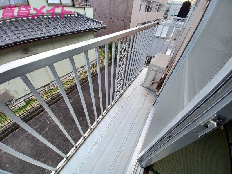 バルコニー　同物件別室反転タイプ画像