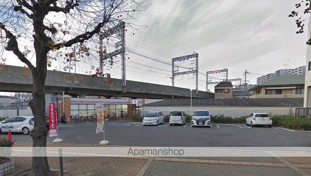 コンビニ　セブンイレブン（コンビニ）まで857m