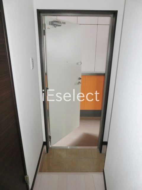 玄関　靴箱もございます。